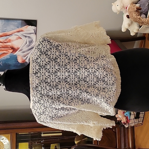 Adorable beige crop top - Picture 4 of 5